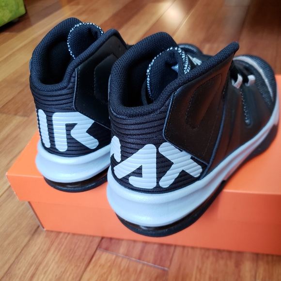 New Nike Kids Air Max Charge Sneakers 5Y - Picture 4 of 12